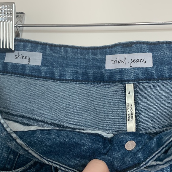 Fray Hem Skinny Jeans - Picture 4 of 7